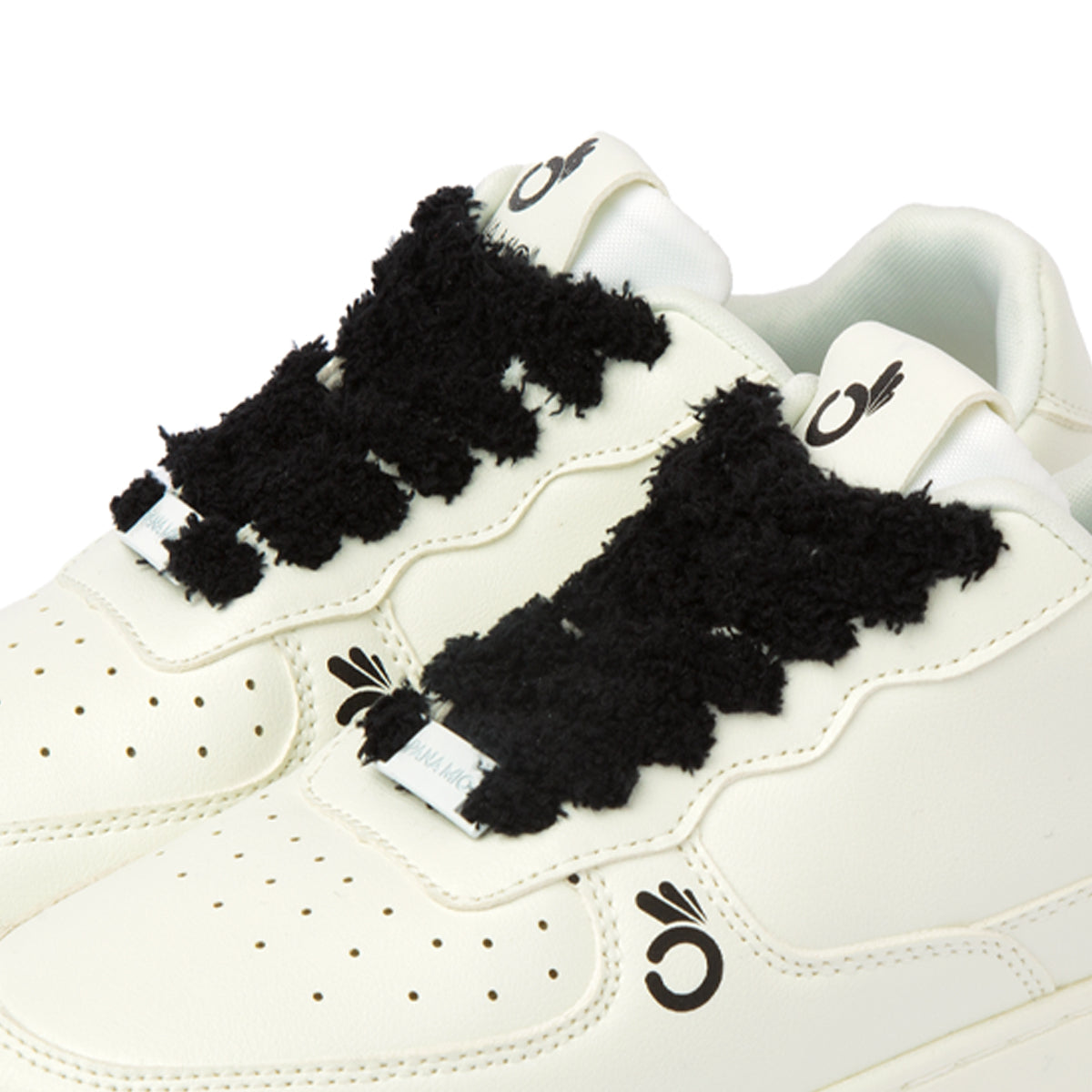 Laces Fluffy Black