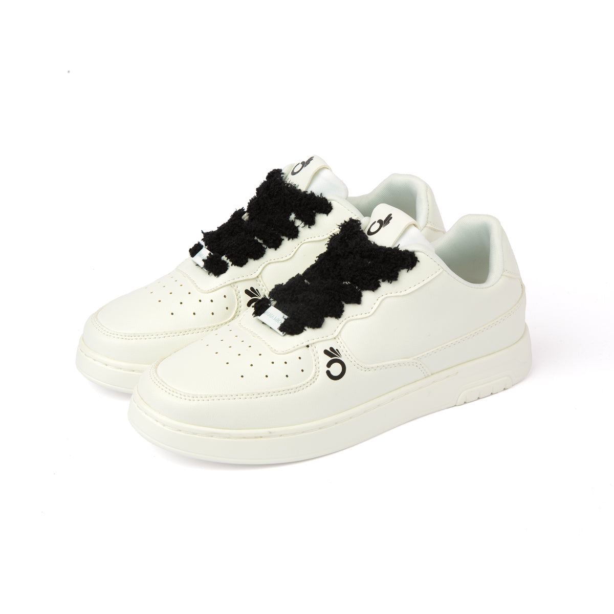 Laces Fluffy Black